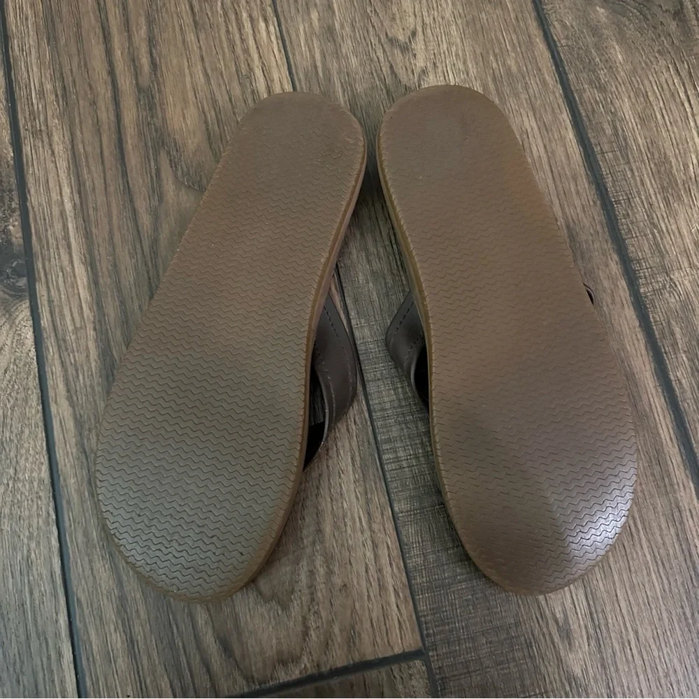 Vineyard Vines Leather Flip Flops